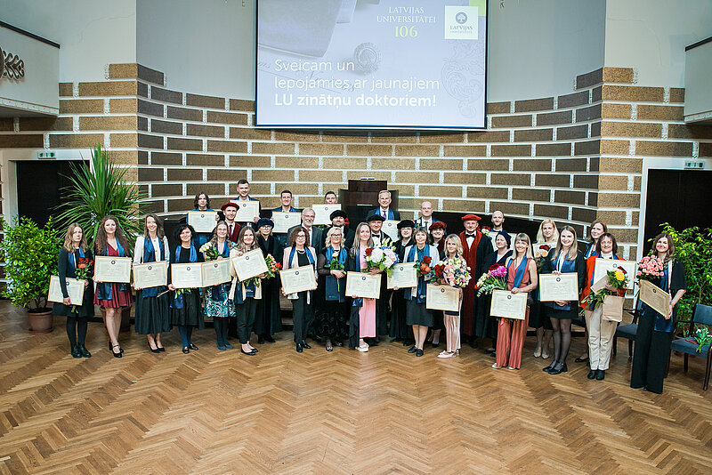 Lepojamies - LU EZTF SIIC pētnieki saņem promocijas diplomus Latvijas Universitātes svinīgajā ceremonijā.